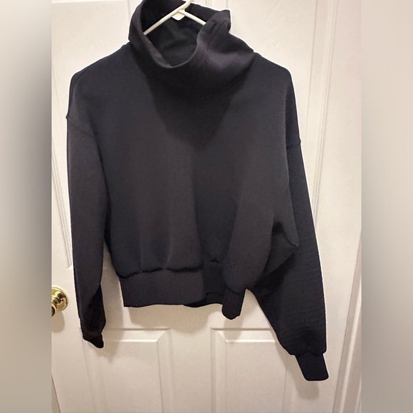 Lululemon Full Flourish Pullover
Black (First Release) - Picture 10 of 10